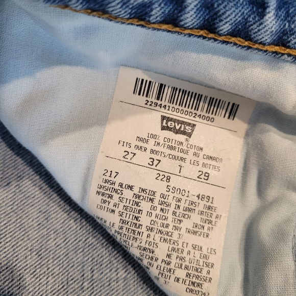 Vintage Levi cut off jean shorts - Picture 4 of 5